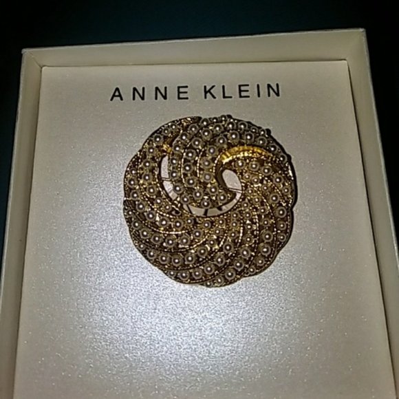 BNWB Anne Klein goldtone imitation Pearl Swirl Pin - Picture 3 of 4